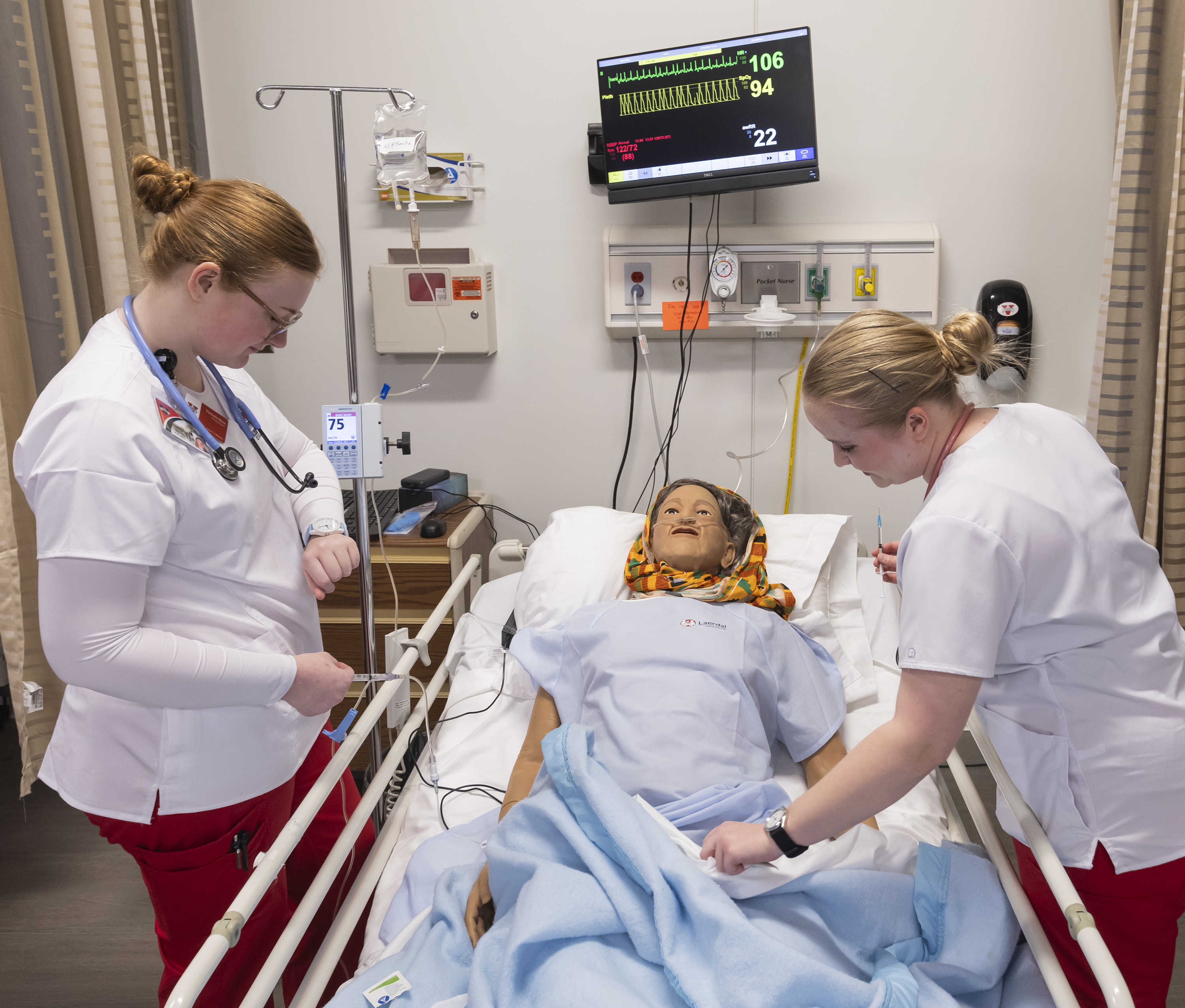 vsu38566nursing-mannequins.jpg